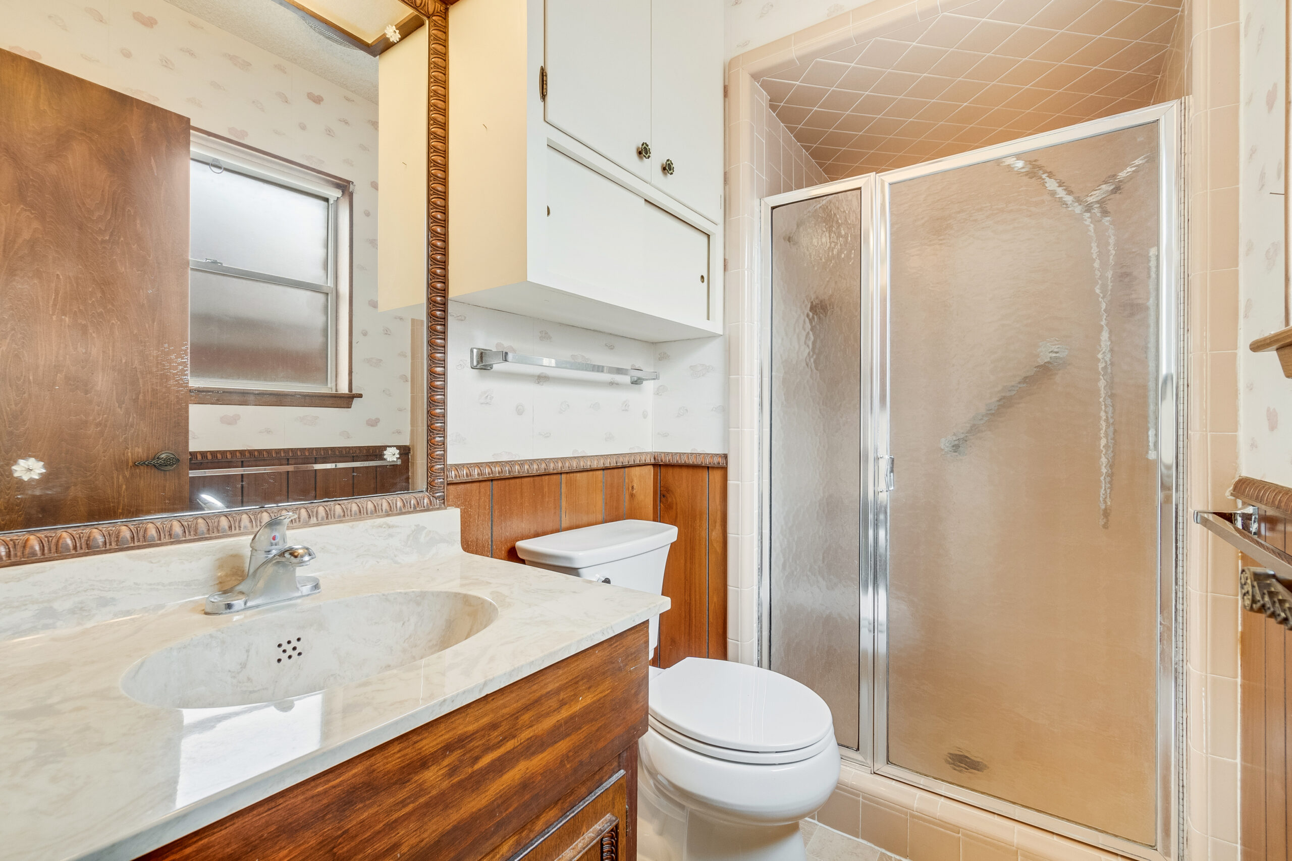 Home outdated bathroom